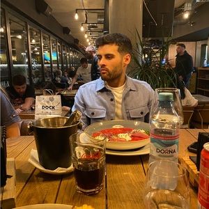 Meet your Posher, Adelin